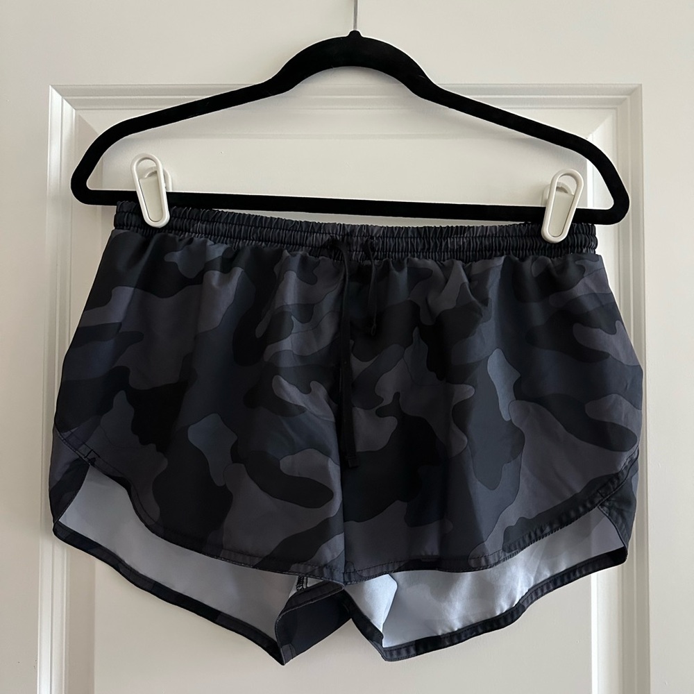 Old Navy Camo Gray Women's Athletic Shorts